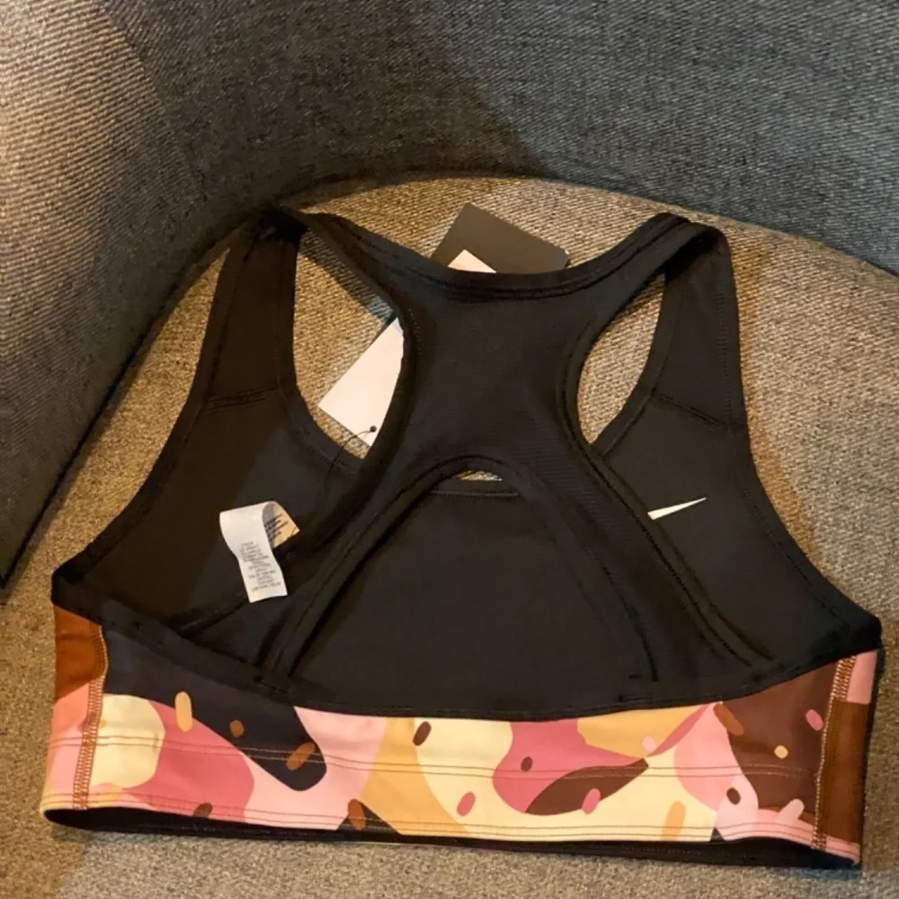 NWT Nike reversible sports bra - Picture 3 of 7